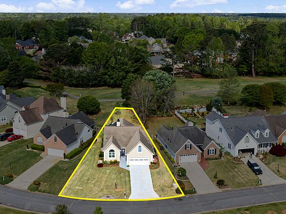 3rd image of 255 Fairway Ct
