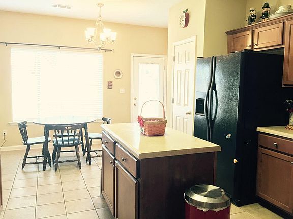 4th image of 9268 Loganberry Ln