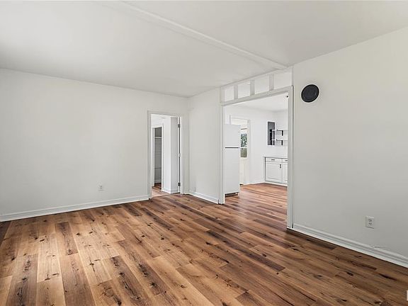 4th image of 315 W James Blvd