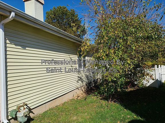 3rd image of 11378 Red River Dr