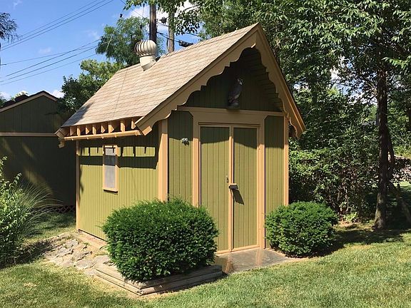 8 X 12 Swiss Chalet Barn with electric.