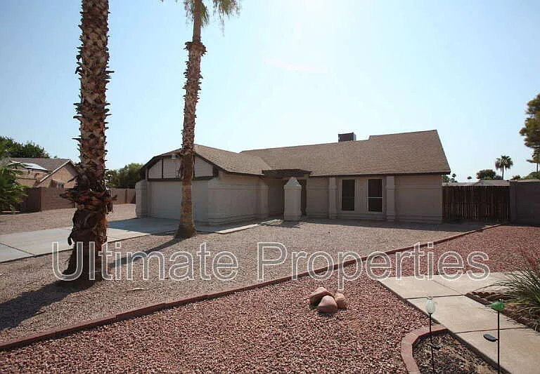 1803 W Barrow Dr — Photo 2