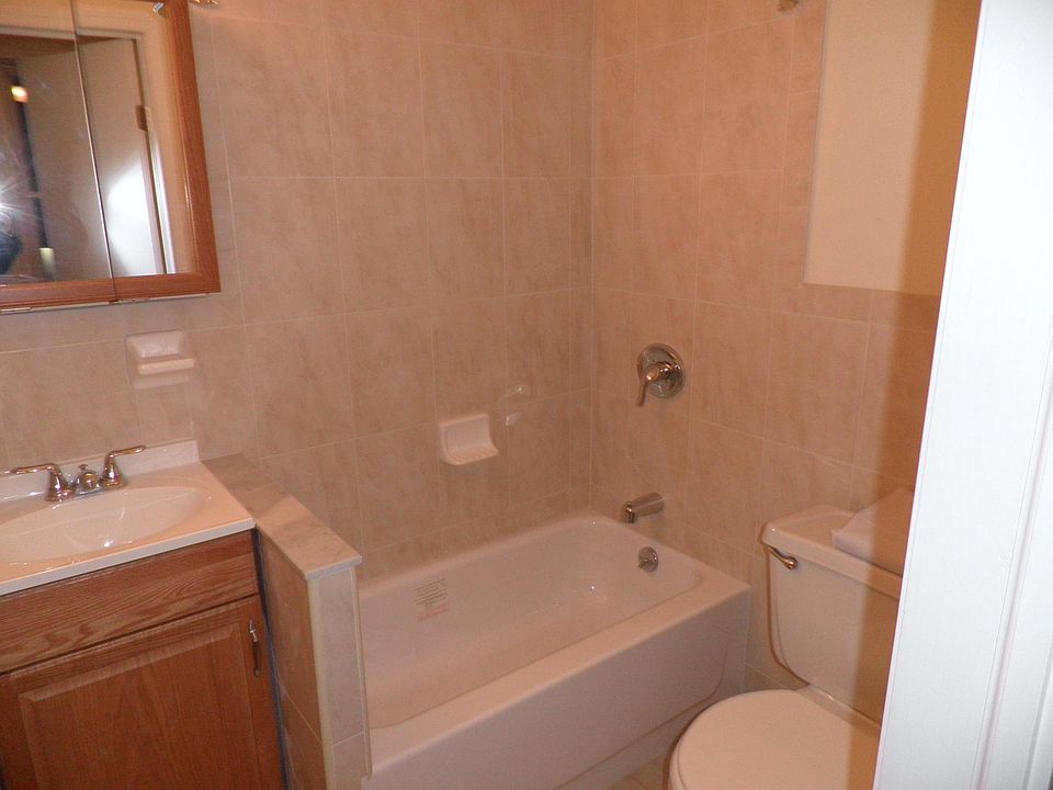 2nd image of 2062 W 8th St #3