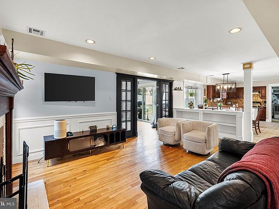 4th image of 36 Kensington Dr