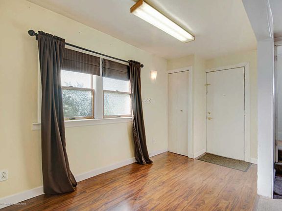 2nd image of 1936 Polly Ave