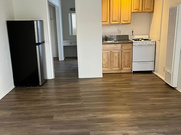 Living Room/bedroom & kitchenette