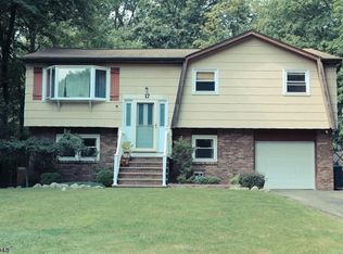 17 Penn State Trl, Hopatcong, NJ 07843