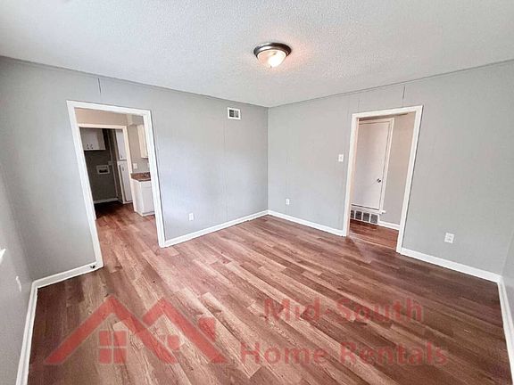 3rd image of 4627 Crystal Springs Dr