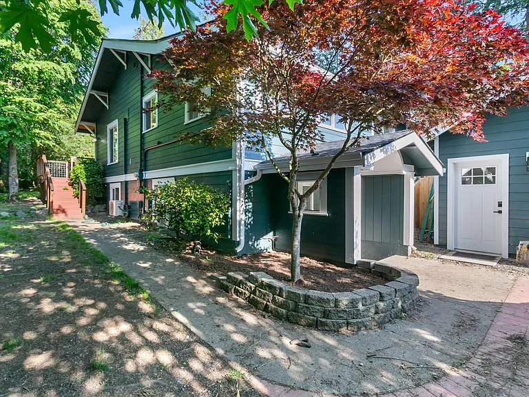 1929 Dakin St — Photo 31