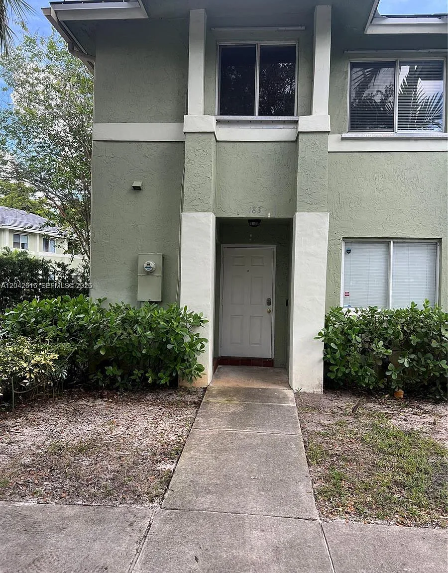 Washington Court Villas — Photo 3