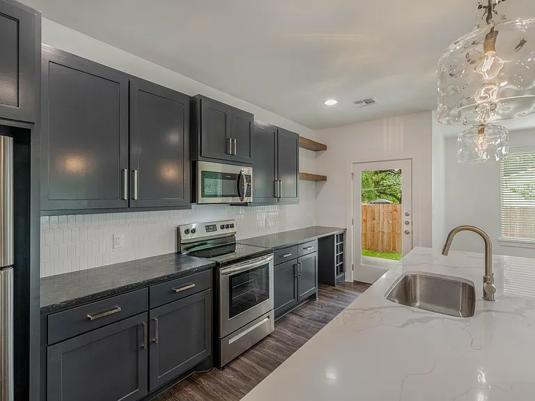 508 Gilchrist Ave — Photo 4