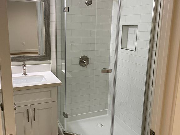 3rd image of 114 Barneson Ave APT 2