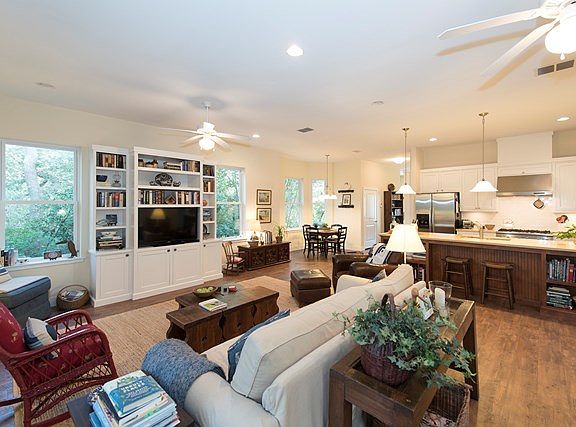 3rd image of 101 Silver Oak Pl