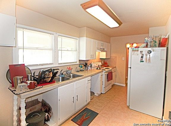 3rd image of 554 E Palfrey St