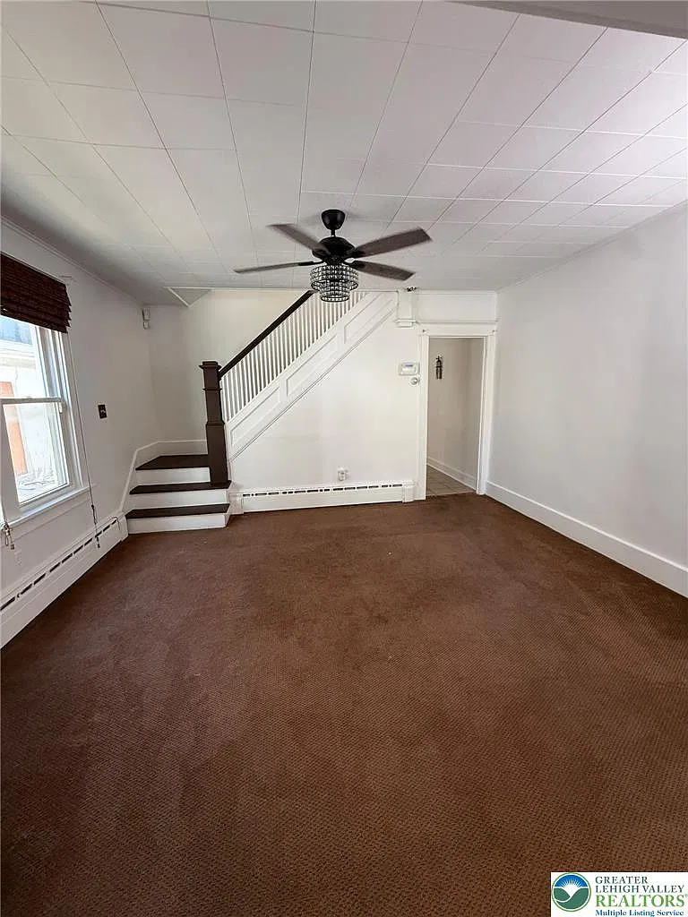 3 bed, 1.5 bath, 1140 sqft, $2,000 — Photo 2