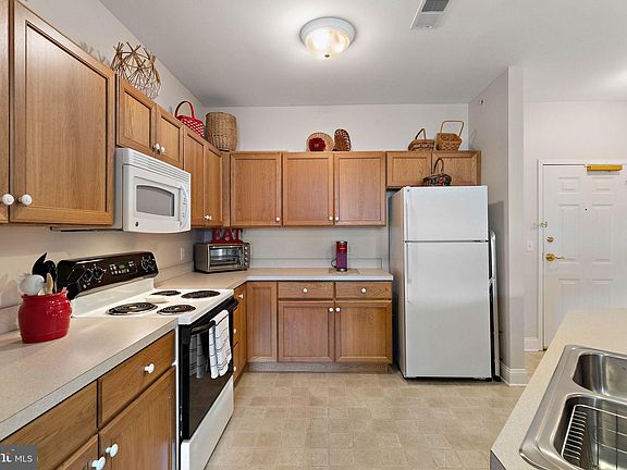 5th image of 1000 Fountainview Cir #1414