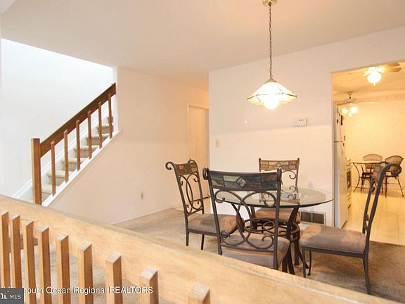 3rd image of 316 Longwood Dr