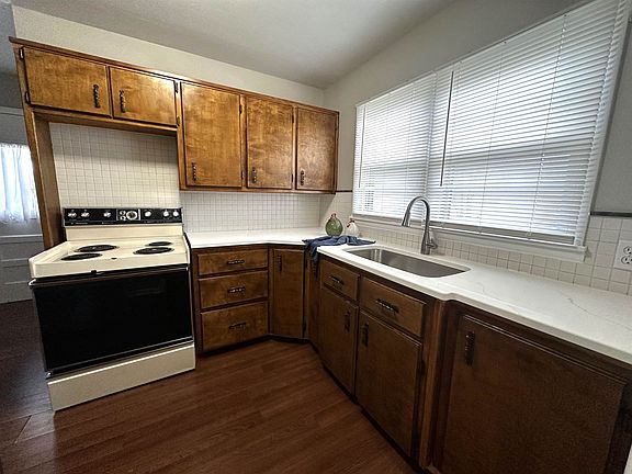 5th image of 109 W 24th St