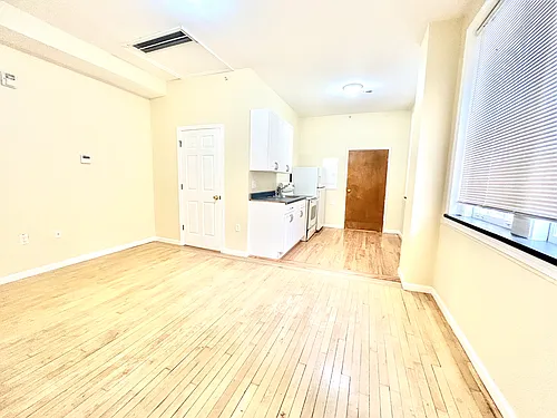 133 W Main St Photo 1