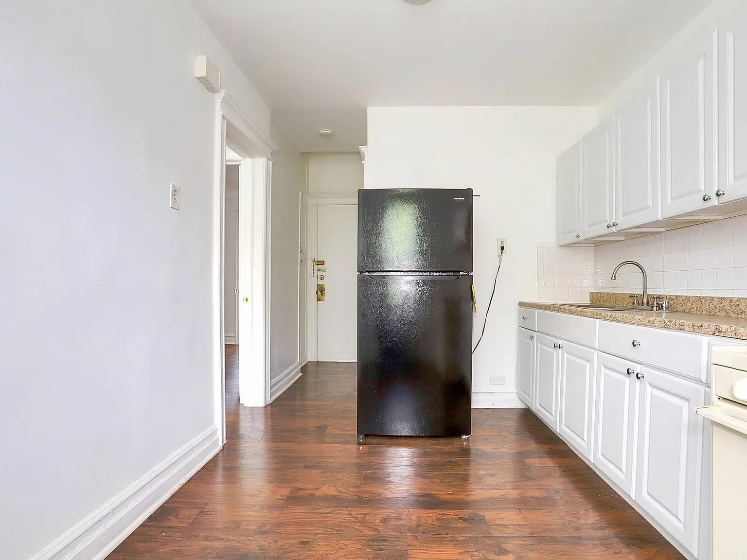 Lovely West New York 2 BR at 117 57th Street - Heat and hot water included — Photo 2