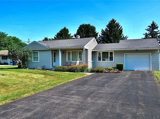 8 Colony Cir, Camillus, NY 13031