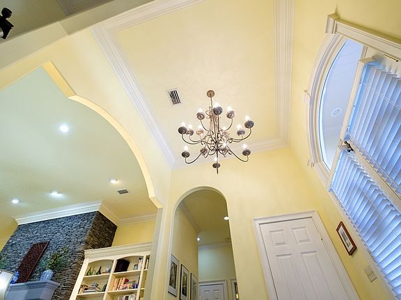 4th image of 21 Crestwood W