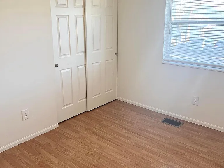 918 N Benton Ave — Photo 9