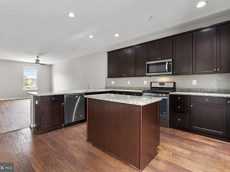 9442 Adelaide Ln — Photo 8
