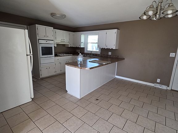 3rd image of 414 Hershey Dr