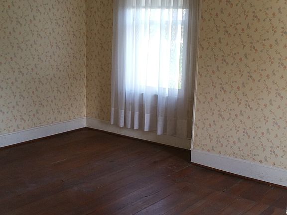 5th image of 123 NW Congress St