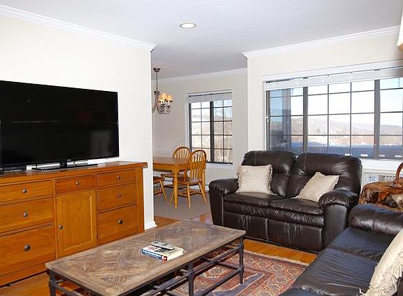 3rd image of 103 Foxwood Cir #103