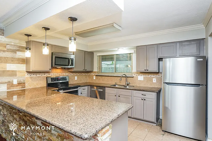 4 bed, 2.5 bath, 2473 sqft, $2,295 — Photo 3