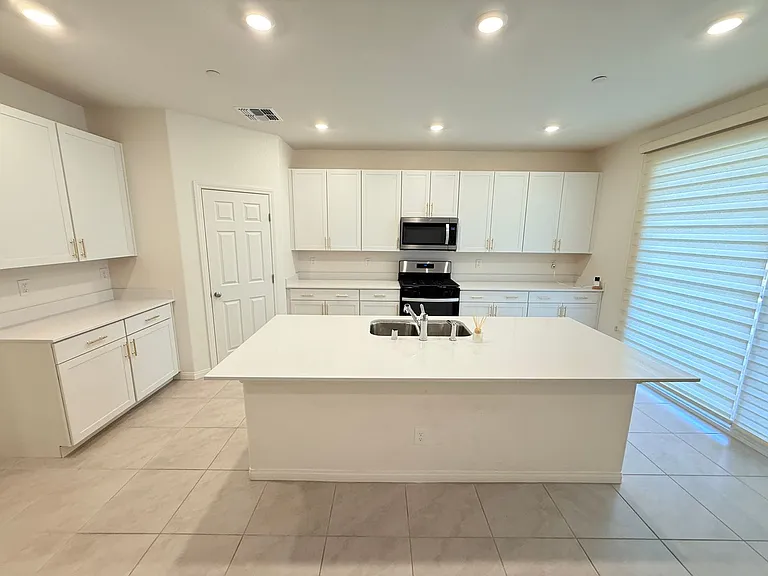 10854 Gentle Crest Ave — Photo 22
