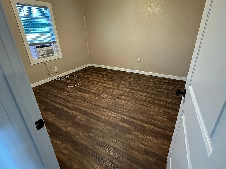 2643 Stillwell Ave — Photo 8