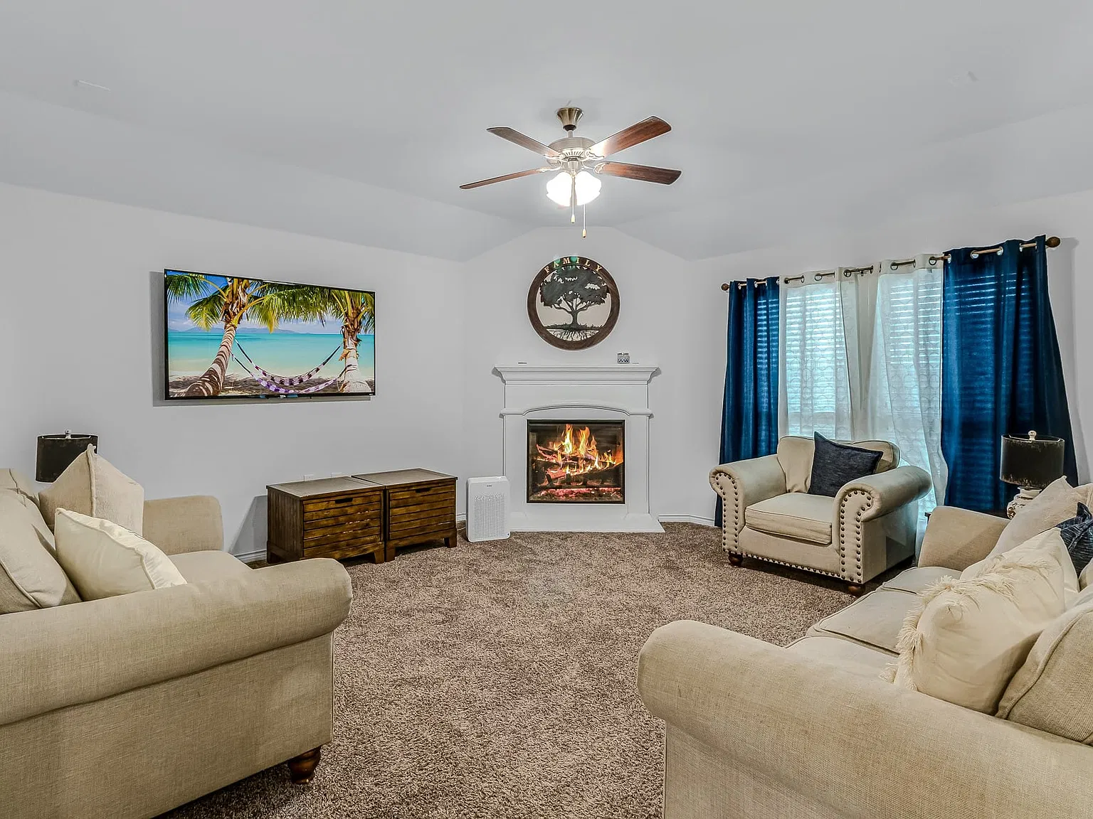 3 bed, 2.0 bath, 1858 sqft, $2,200 — Photo 4