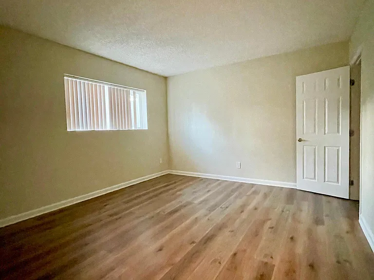 6620 Hazeltine Ave #106 — Photo 4