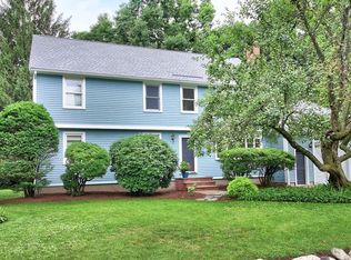 8 Sunny Knoll Ter, Lexington, MA 02421