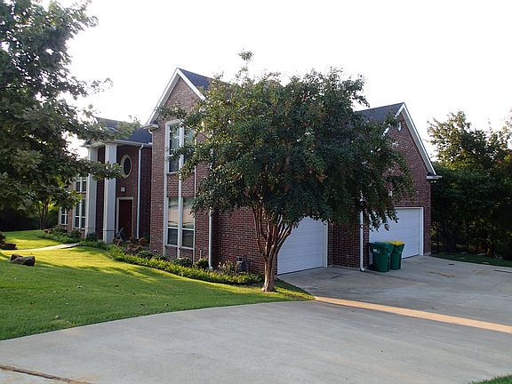 2nd image of 5009 Lake Forest Dr