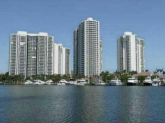 2nd image of 21205 Yacht Club Dr Unit 2801