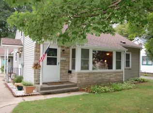 920 Berlin St, Waupaca, WI 54981