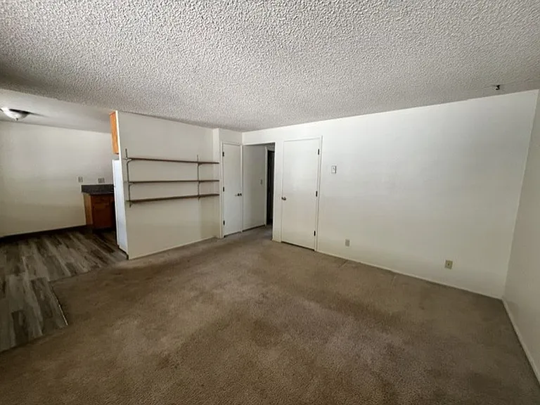 468B - 830 SW Grove Street — Photo 5