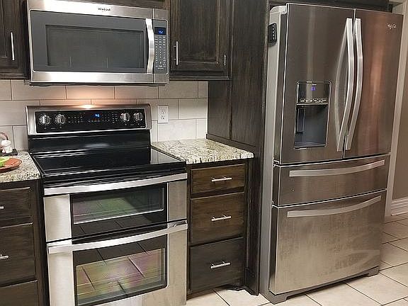 3rd image of 105 Heritage Dr