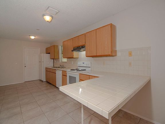3rd image of 300 Rosewood Dr