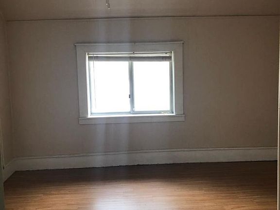 4th image of 209 Sanborn Ave APT 1