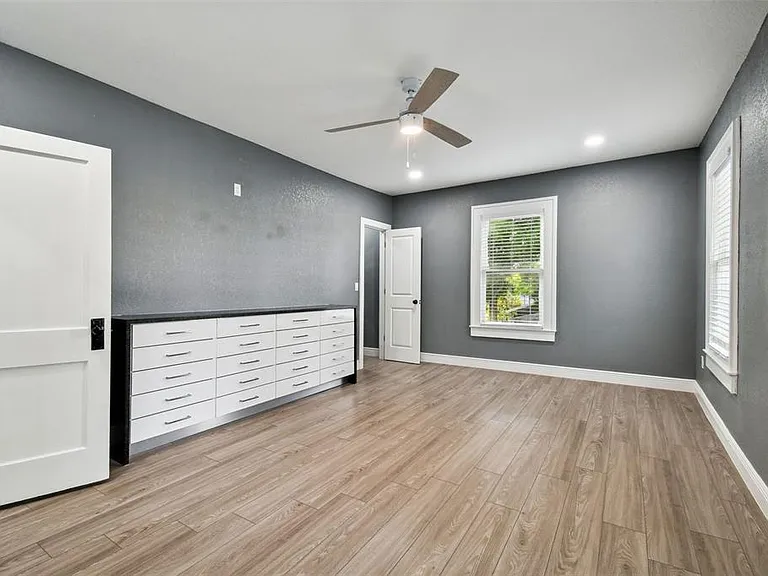 6810 N Navin Ave — Photo 29