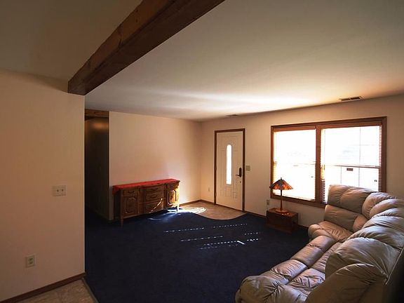 4th image of 2577 Eastlawn Ave