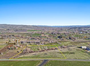 Nka Douglas Rd, Yakima, WA 98908