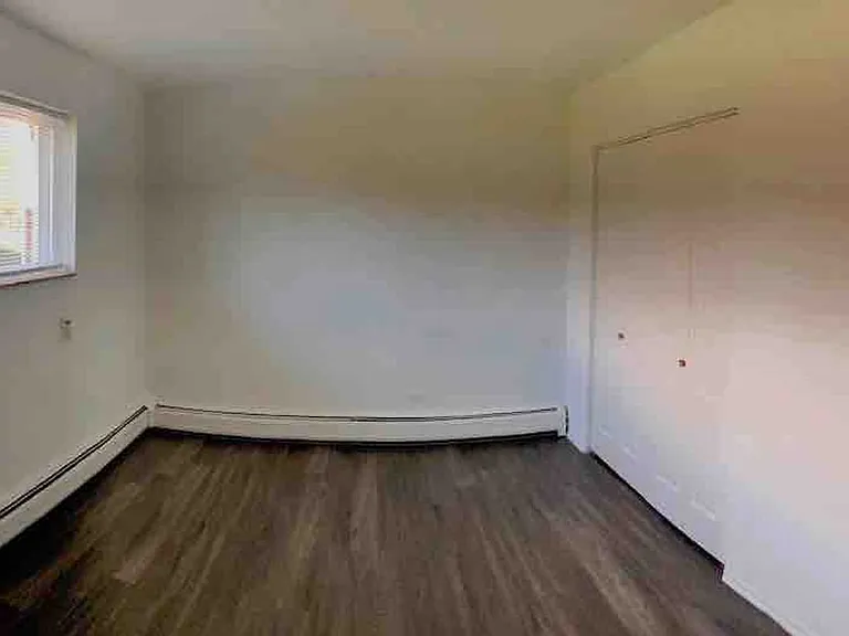 629 S York Rd — Photo 2
