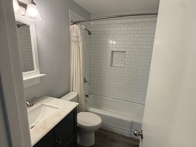 715 Kindred Ln — Photo 37