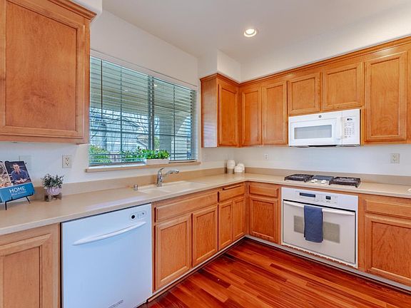4th image of 1396 White Oak Pl